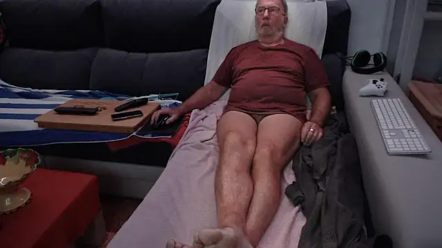 Snapshot of Nudelschwanz chatting on September 23, 2025, 6:33 pm Nudelschwanz online show from September 23, 2025, 6:33 pm