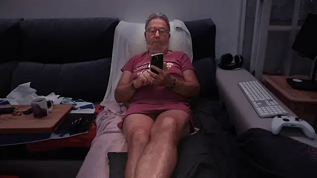 Snapshot of Nudelschwanz chatting on September 29, 2025, 2:49 am Nudelschwanz online show from September 29, 2025, 2:49 am