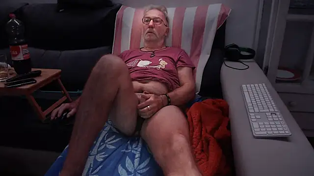 Snapshot of Nudelschwanz chatting on October 13, 2025, 6:46 am Nudelschwanz online show from October 13, 2025, 6:46 am