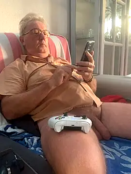 Snapshot of Nudelschwanz chatting on October 23, 2025, 7:07 am Nudelschwanz online show from October 23, 2025, 7:07 am