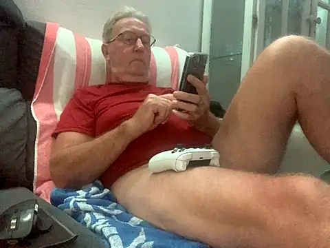 Snapshot of Nudelschwanz chatting on October 25, 2025, 5:40 pm Nudelschwanz online show from October 25, 2025, 5:40 pm