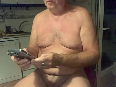 Snapshot of Nudelschwanz chatting on November 5, 2025, 5:29 am Nudelschwanz online show from November 5, 2025, 5:29 am