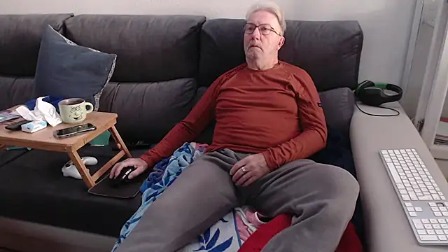 Snapshot of Nudelschwanz chatting on December 3, 2025, 9:07 am Nudelschwanz online show from December 3, 2025, 9:07 am