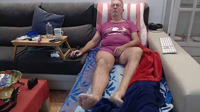 Snapshot of Nudelschwanz chatting on December 4, 2025, 7:06 am Nudelschwanz online show from December 4, 2025, 7:06 am