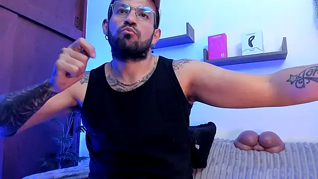 Snapshot of jonathan_rivers chatting on October 17, 2025, 8:00 pm jonathan rivers online show from October 17, 2025, 8:00 pm