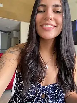 Snapshot of DaphneUwu chatting on December 3, 2024, 5:23 pm DaphneUwu online show from December 3, 2024, 5:23 pm