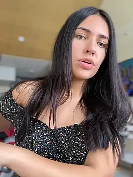 Snapshot of DaphneUwu chatting on December 5, 2024, 5:06 pm DaphneUwu online show from December 5, 2024, 5:06 pm