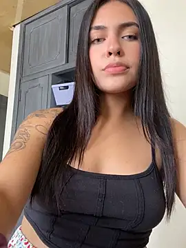 Snapshot of DaphneUwu chatting on December 6, 2024, 4:06 pm DaphneUwu online show from December 6, 2024, 4:06 pm