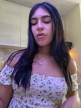 Snapshot of DaphneUwu chatting on December 10, 2024, 5:44 pm DaphneUwu online show from December 10, 2024, 5:44 pm