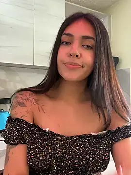 Snapshot of DaphneUwu chatting on December 12, 2024, 5:15 pm DaphneUwu online show from December 12, 2024, 5:15 pm