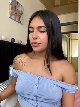 Snapshot of DaphneUwu chatting on December 13, 2024, 5:54 pm DaphneUwu online show from December 13, 2024, 5:54 pm