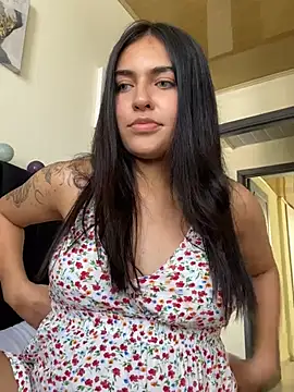 Snapshot of DaphneUwu chatting on January 12, 2025, 4:08 pm DaphneUwu online show from January 12, 2025, 4:08 pm