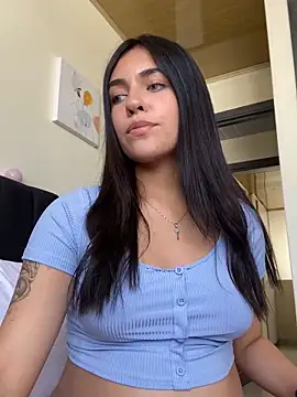 Snapshot of DaphneUwu chatting on January 19, 2025, 2:49 pm DaphneUwu online show from January 19, 2025, 2:49 pm