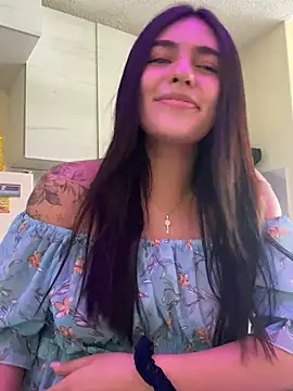 Snapshot of DaphneUwu chatting on February 8, 2025, 1:33 pm DaphneUwu online show from February 8, 2025, 1:33 pm