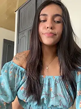 Snapshot of DaphneUwu chatting on February 8, 2025, 4:36 pm DaphneUwu online show from February 8, 2025, 4:36 pm