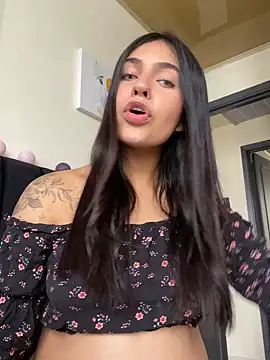 Snapshot of DaphneUwu chatting on February 16, 2025, 3:27 pm DaphneUwu online show from February 16, 2025, 3:27 pm