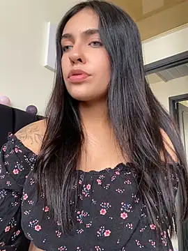 Snapshot of DaphneUwu chatting on February 16, 2025, 7:05 pm DaphneUwu online show from February 16, 2025, 7:05 pm