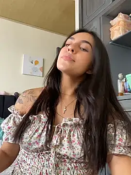 Snapshot of DaphneUwu chatting on February 19, 2025, 5:16 pm DaphneUwu online show from February 19, 2025, 5:16 pm