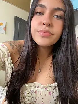 Snapshot of DaphneUwu chatting on February 27, 2025, 2:21 pm DaphneUwu online show from February 27, 2025, 2:21 pm