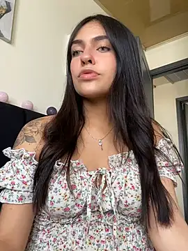 Snapshot of DaphneUwu chatting on March 12, 2025, 2:45 pm DaphneUwu online show from March 12, 2025, 2:45 pm