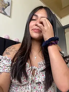 Snapshot of DaphneUwu chatting on March 12, 2025, 5:49 pm DaphneUwu online show from March 12, 2025, 5:49 pm