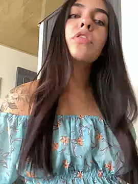 Snapshot of DaphneUwu chatting on March 16, 2025, 4:34 pm DaphneUwu online show from March 16, 2025, 4:34 pm