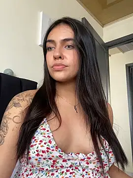 Snapshot of DaphneUwu chatting on March 22, 2025, 8:04 pm DaphneUwu online show from March 22, 2025, 8:04 pm