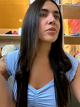 Snapshot of DaphneUwu chatting on September 14, 2025, 1:27 am DaphneUwu online show from September 14, 2025, 1:27 am