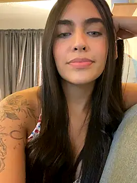 Snapshot of DaphneUwu chatting on September 19, 2025, 1:29 am DaphneUwu online show from September 19, 2025, 1:29 am