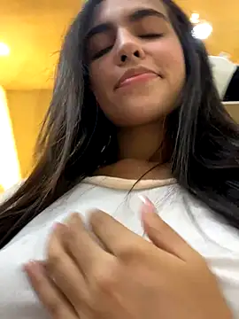 Snapshot of DaphneUwu chatting on October 12, 2025, 1:26 am DaphneUwu online show from October 12, 2025, 1:26 am