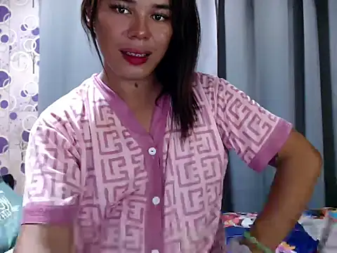 Snapshot of Ts-Glamourosa chatting on May 17, 2026, 1:40 pm Ts-Glamourosa online show from May 17, 2026, 1:40 pm