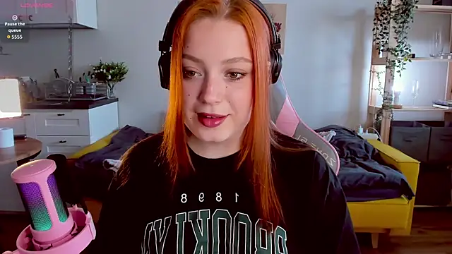 Snapshot of Sofy_Benson chatting on September 10, 2025, 10:26 am Sofy Benson online show from September 10, 2025, 10:26 am