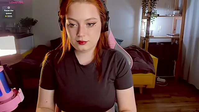 Snapshot of Sofy_Benson chatting on September 24, 2025, 1:58 pm Sofy Benson online show from September 24, 2025, 1:58 pm