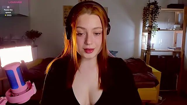 Snapshot of Sofy_Benson chatting on September 27, 2025, 2:33 pm Sofy Benson online show from September 27, 2025, 2:33 pm