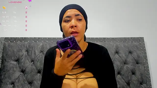 Snapshot of Dounia_nagi chatting on February 13, 2025, 2:09 pm Dounia nagi online show from February 13, 2025, 2:09 pm