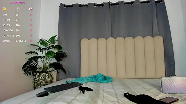 Snapshot of Dounia_nagi chatting on October 28, 2025, 2:26 am Dounia nagi online show from October 28, 2025, 2:26 am