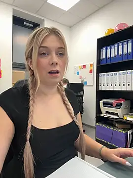 CherryAuroraa online show from December 5, 2024, 8:22 pm