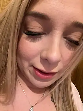 CherryAuroraa online show from February 17, 2025, 6:37 pm