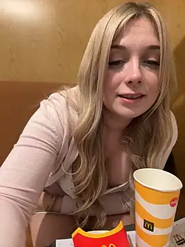 CherryAuroraa online show from February 26, 2025, 8:00 pm