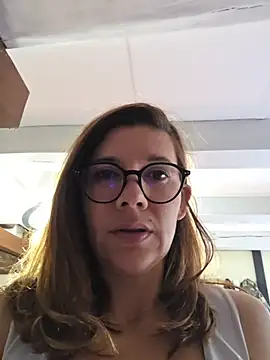 Snapshot of Lina_lou4 chatting on April 15, 2026, 7:26 am Lina lou4 online show from April 15, 2026, 7:26 am