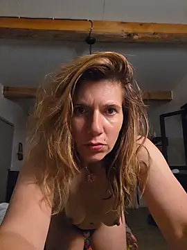 Snapshot of Lina_lou4 chatting on June 1, 2026, 8:10 pm Lina lou4 online show from June 1, 2026, 8:10 pm