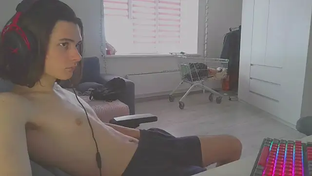 CandyChell online show from December 12, 2024, 9:19 am