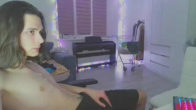 CandyChell online show from February 6, 2025, 2:48 pm