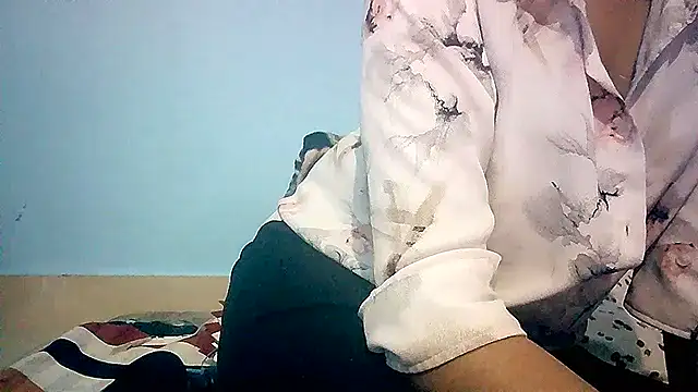 lovelydesi21 online show from December 26, 2024, 3:42 pm