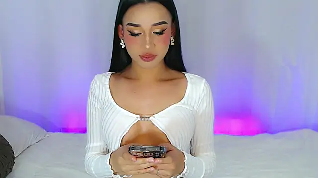 Snapshot of FuckDoll_Nathalie chatting on October 13, 2025, 5:57 pm FuckDoll Nathalie online show from October 13, 2025, 5:57 pm