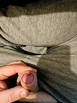 Snapshot of cross10 chatting on February 4, 2025, 3:04 pm cross10 online show from February 4, 2025, 3:04 pm