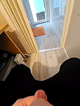 Snapshot of cross10 chatting on February 10, 2025, 1:22 pm cross10 online show from February 10, 2025, 1:22 pm