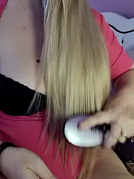 VictoriaMiami online show from October 11, 2025, 11:31 am