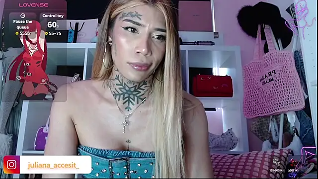 caroline cossei online show from October 11, 2025, 9:46 pm