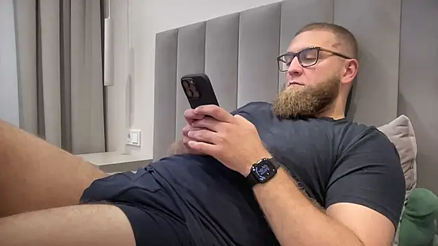 Bear bear  online show from September 18, 2025, 1:35 pm